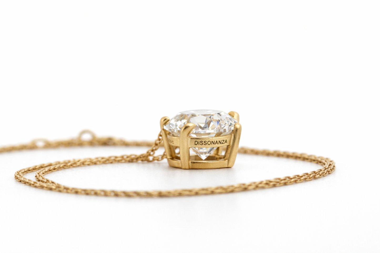 BETWEEN PENDANT